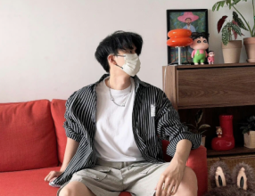 身高1.8米，135斤，外形俊朗清爽